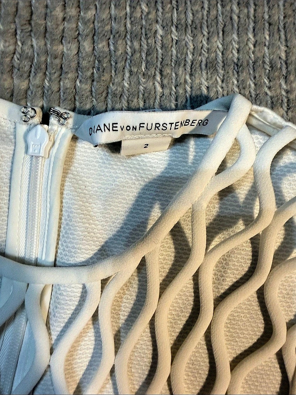 Diane von Furstenberg Mini Geometric Dress in Black & White Size 2 Like New - Picture 4 of 6